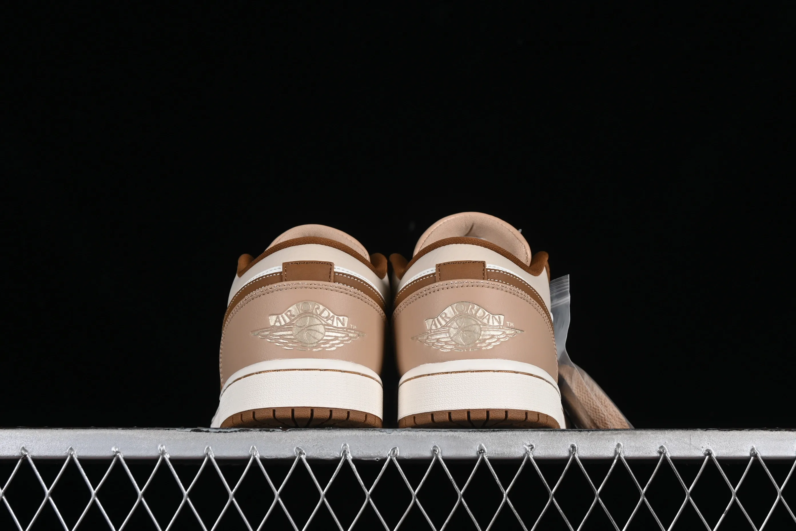 All Categories Air Jordan Jordan Series Basketball Shoes Air Jordan 1 Low Air Jordan 1 Low AJ1 Joe 1 Khaki Yellow Low State Cultural Casual Shoes HF5753-221